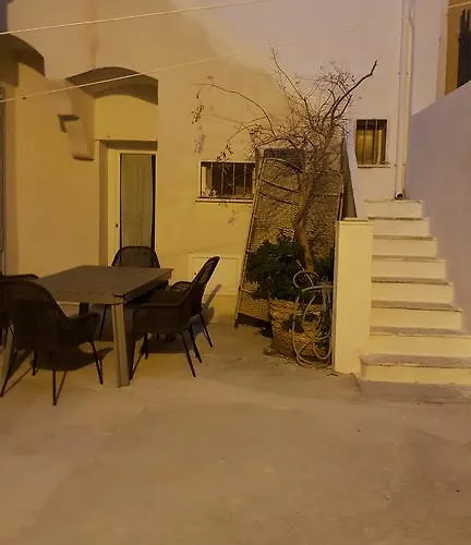 Dafne Centro לינה וארוחת בוקר 4*