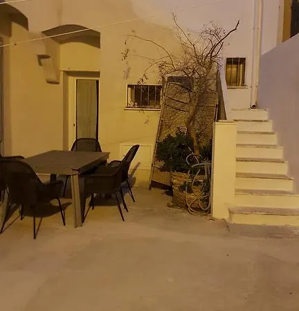 Dafne Centro Couette-café 4*